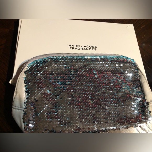 MARK JACOBS FRAGRANCES 
Cosmetic Bags & Cases - Picture 11 of 12